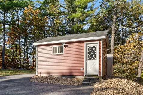 27 4th Street Kingston NH 03848