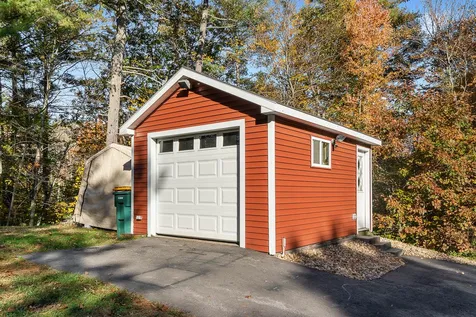 27 4th Street Kingston NH 03848