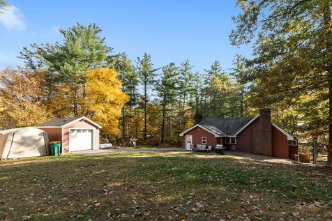 27 4th Street Kingston NH 03848