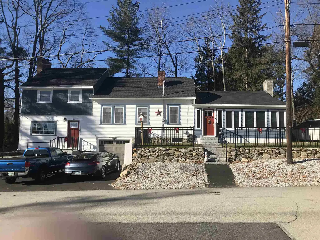 4 Edgewood Avenue Nashua NH 03064