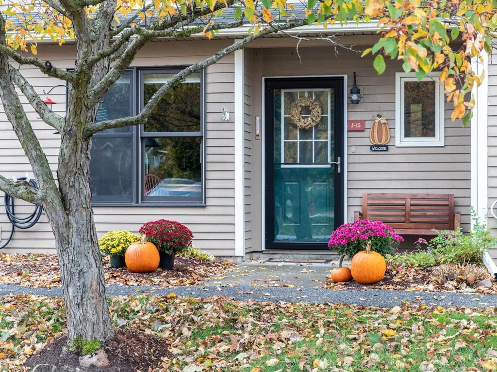 J15 Stonehedge Drive South Burlington VT 05403