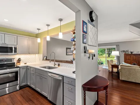 J15 Stonehedge Drive South Burlington VT 05403