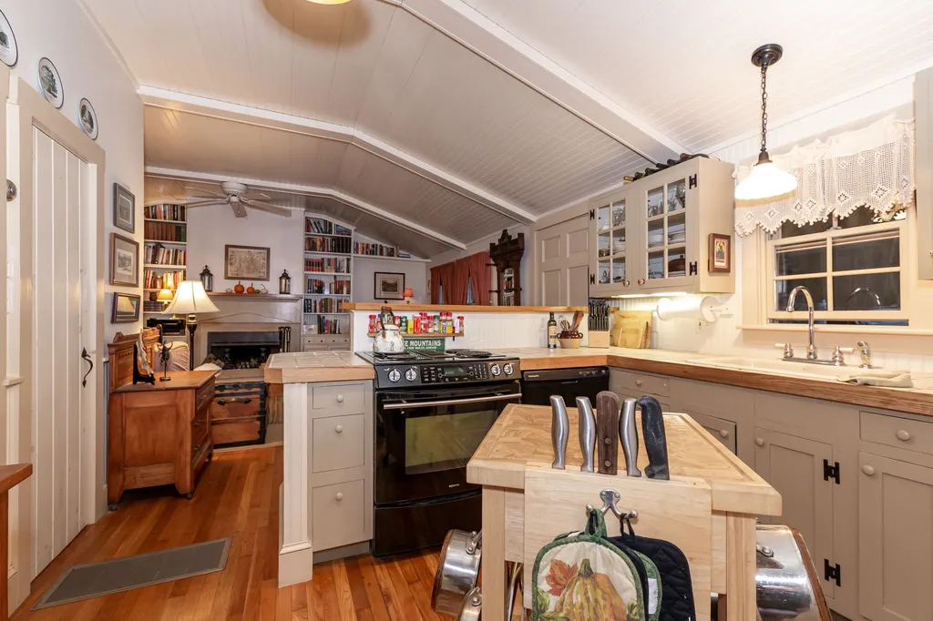 24 Cedarbrook Drive Dover NH 03820