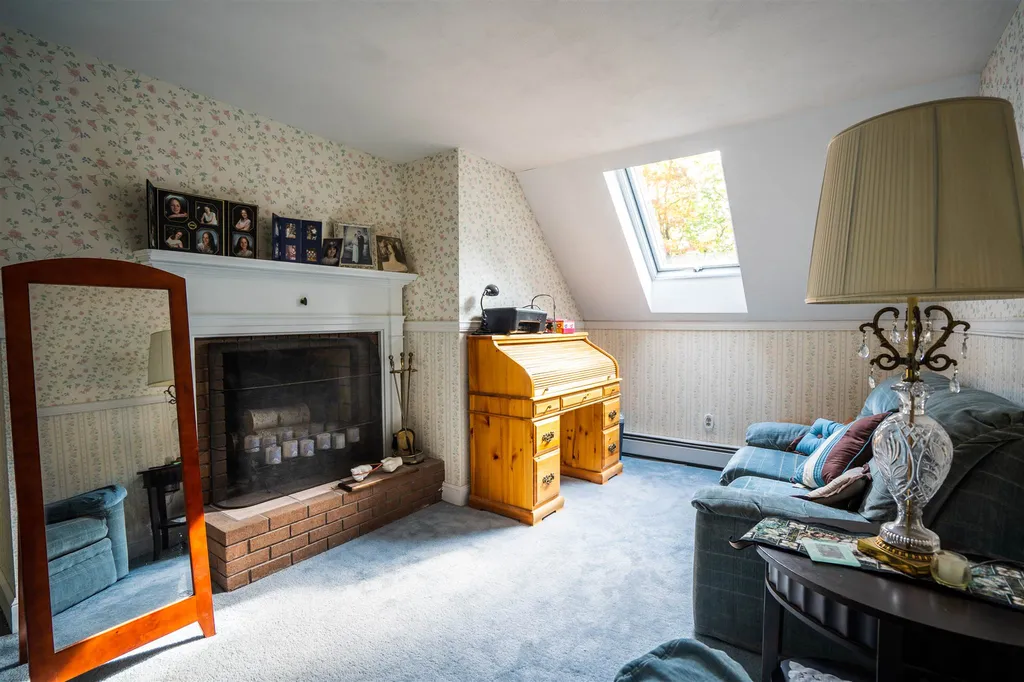 3 Julian Road Derry NH 03038