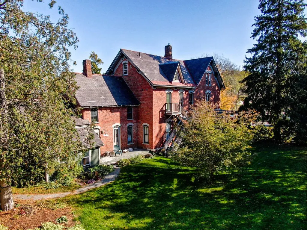 5224 Shelburne Road Shelburne VT 05482