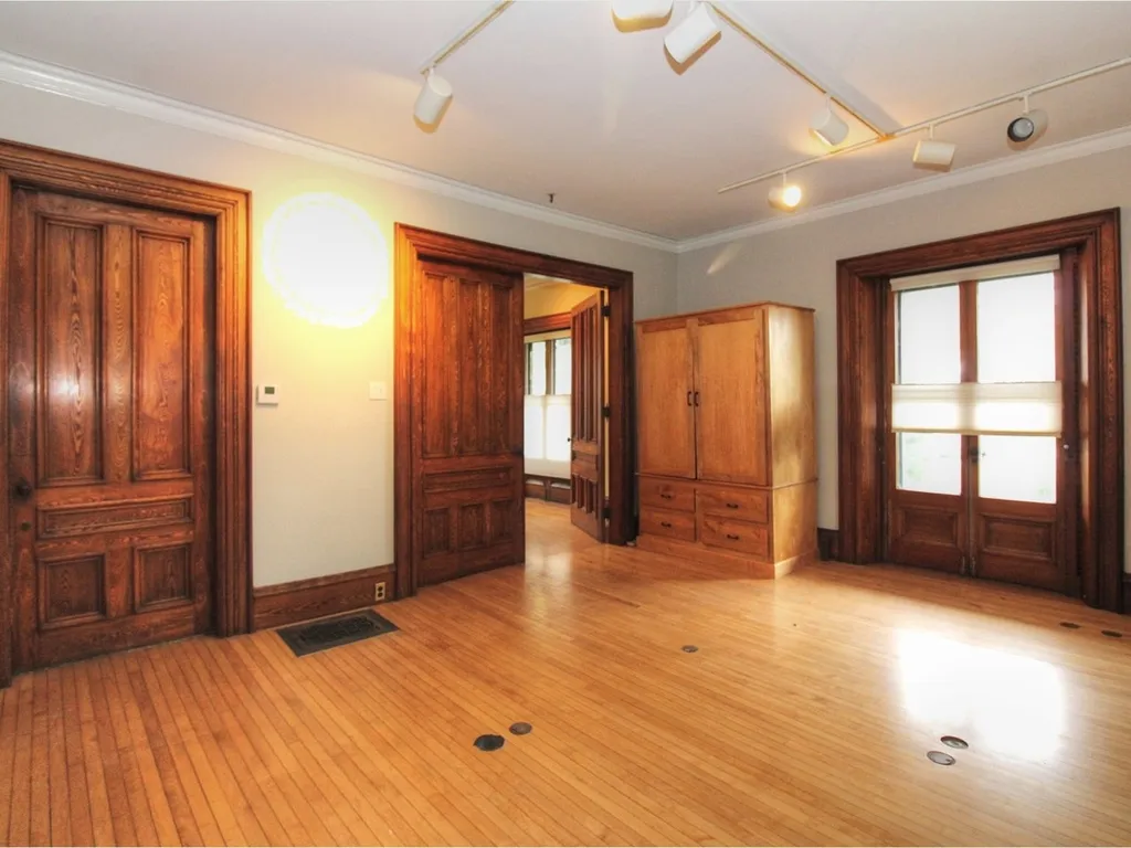 5224 Shelburne Road Shelburne VT 05482