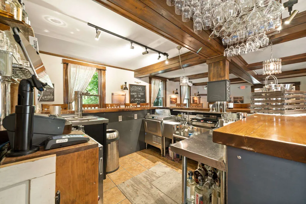 28 Shepard Hill Road Holderness NH 03245
