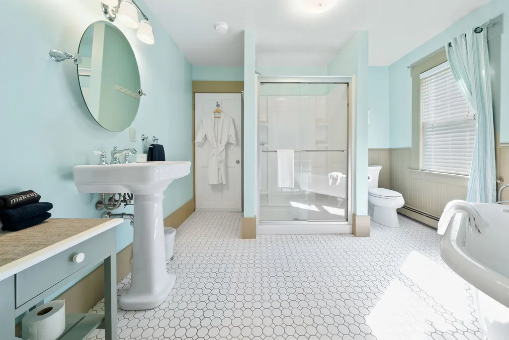 28 Shepard Hill Road Holderness NH 03245