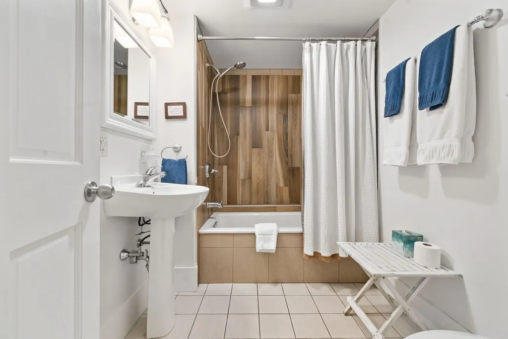28 Shepard Hill Road Holderness NH 03245