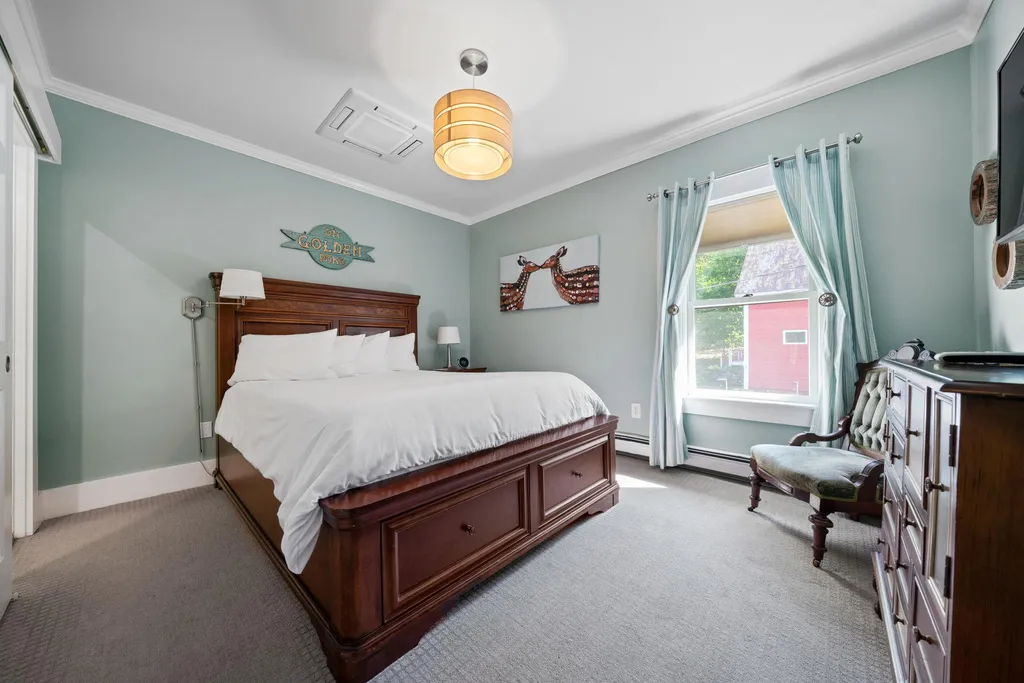 28 Shepard Hill Road Holderness NH 03245