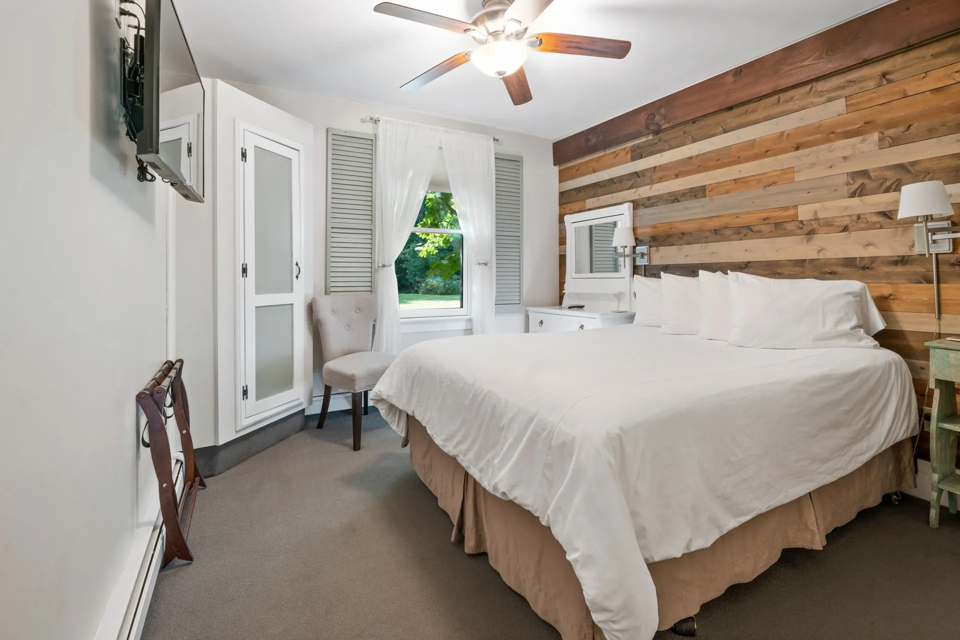 28 Shepard Hill Road Holderness NH 03245