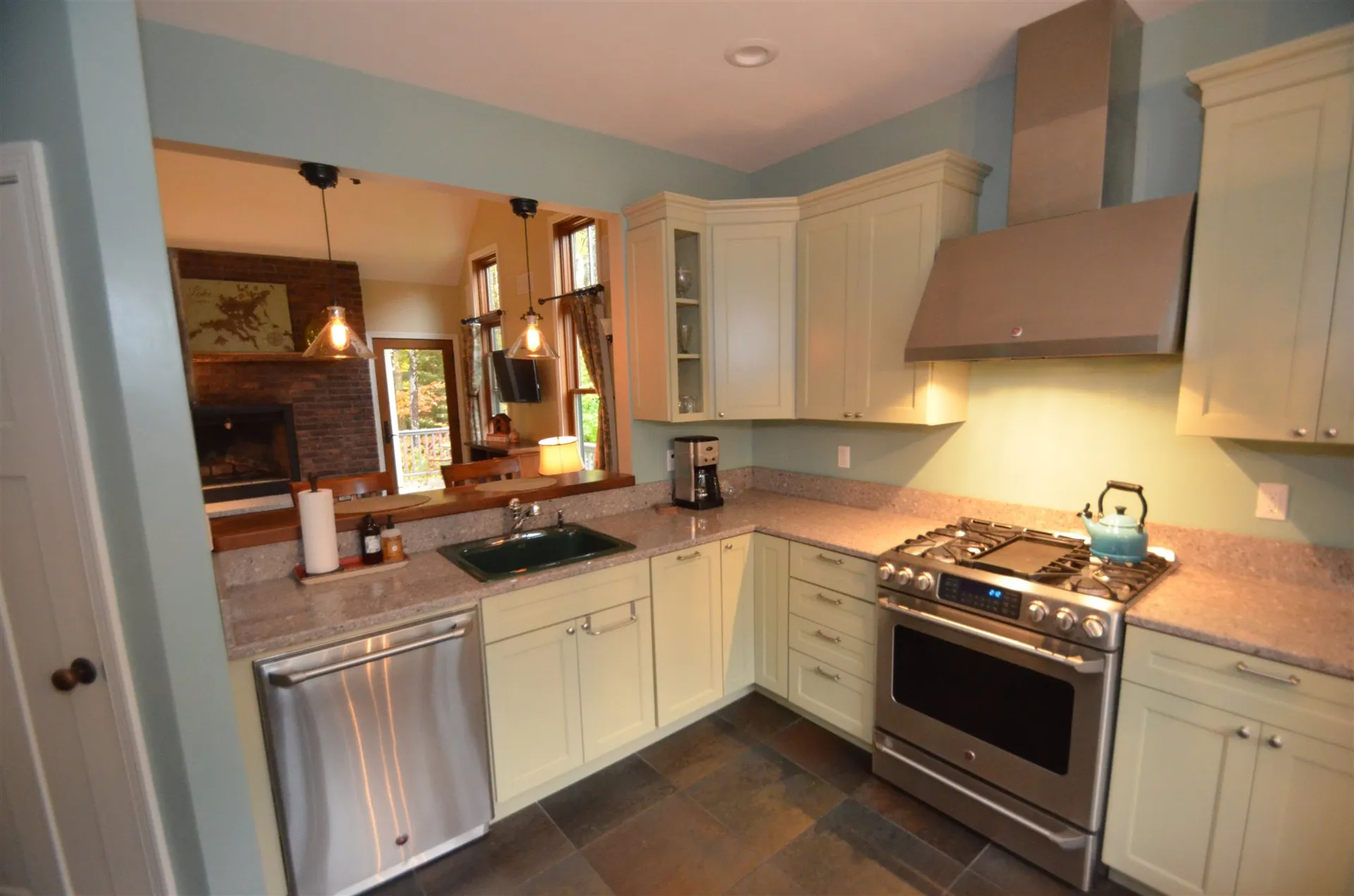 28 Shepard Hill Road Holderness NH 03245
