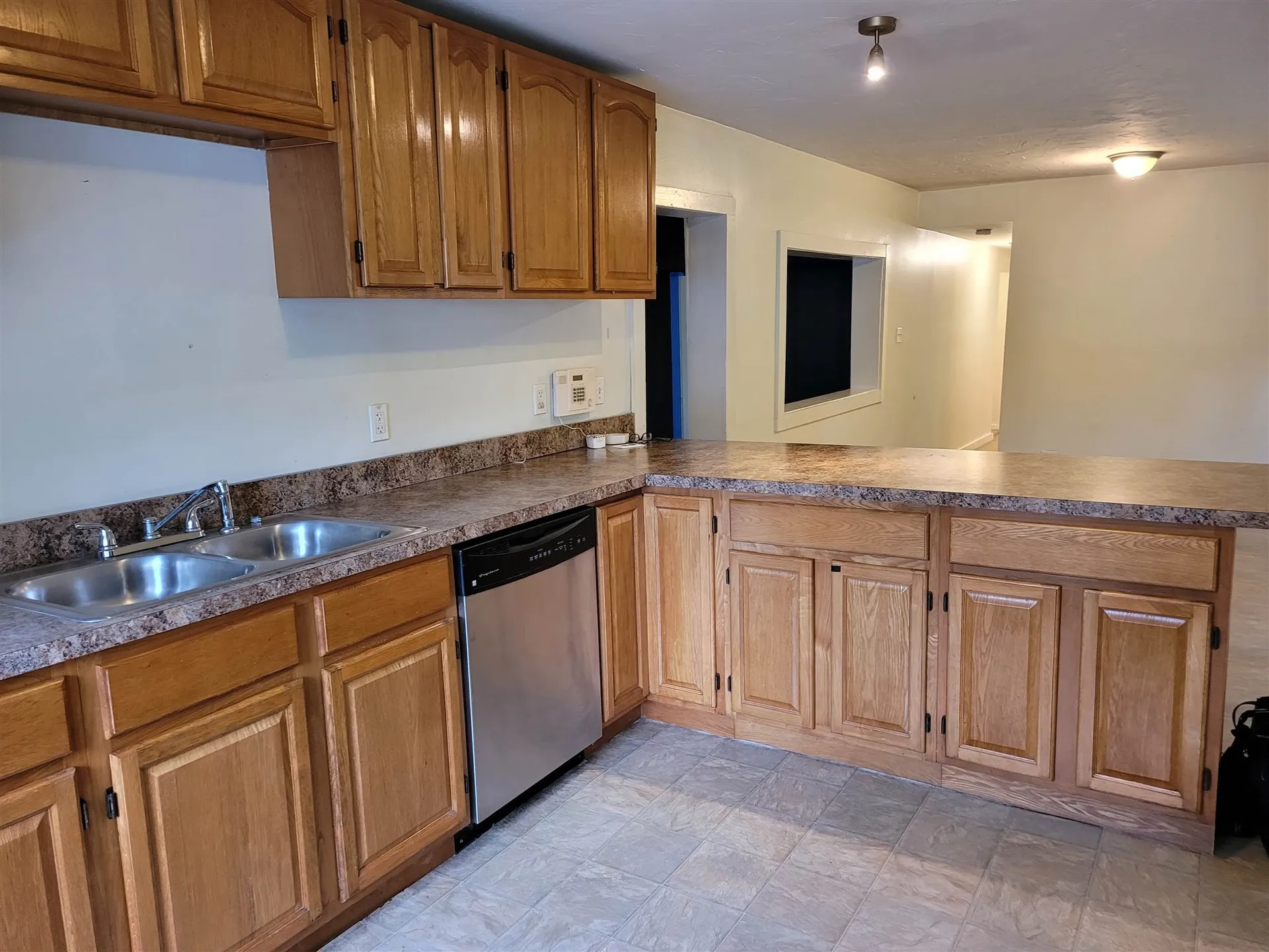 28 Chester Road Raymond NH 03077