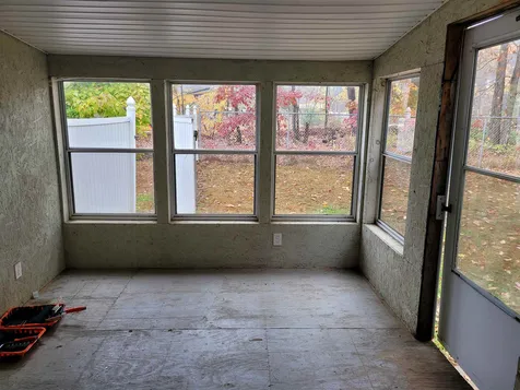28 Chester Road Raymond NH 03077