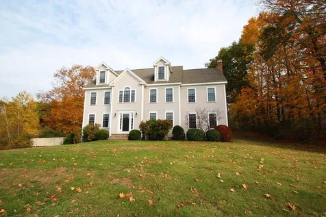 33 Thurston Drive Lee NH 03861