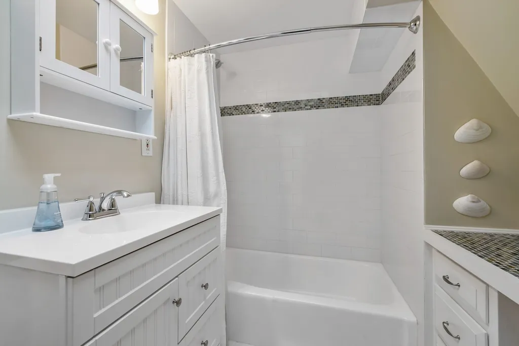 20 Sherman Avenue Brentwood NH 03833
