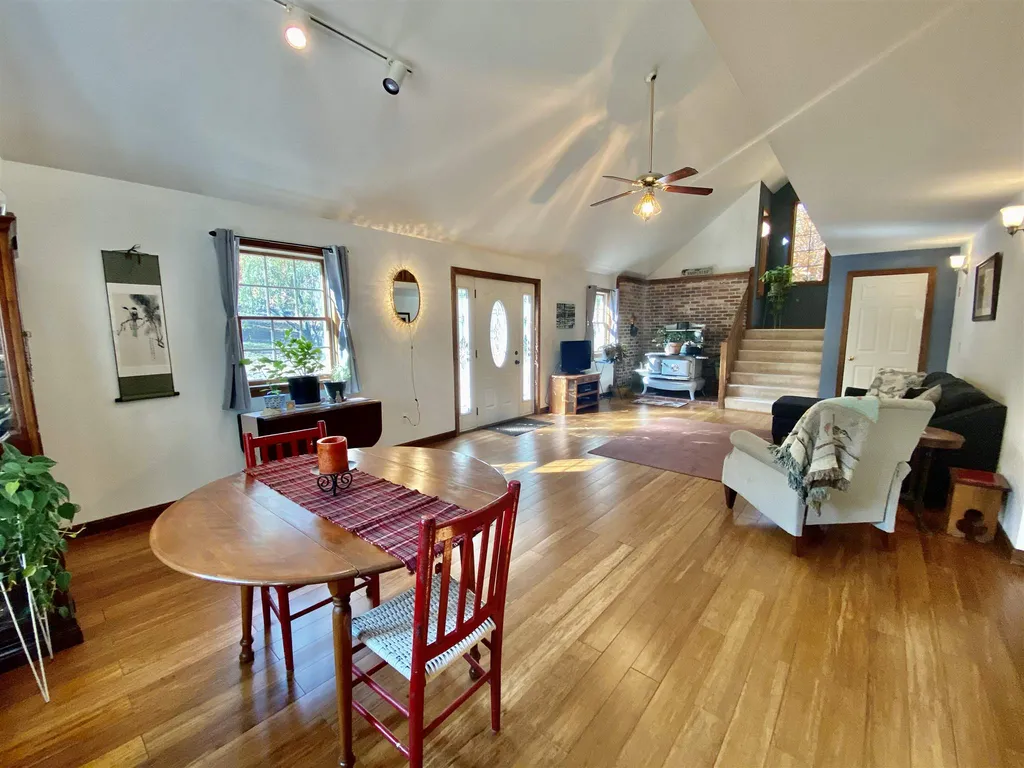 49 Henry Drive Effingham NH 03882