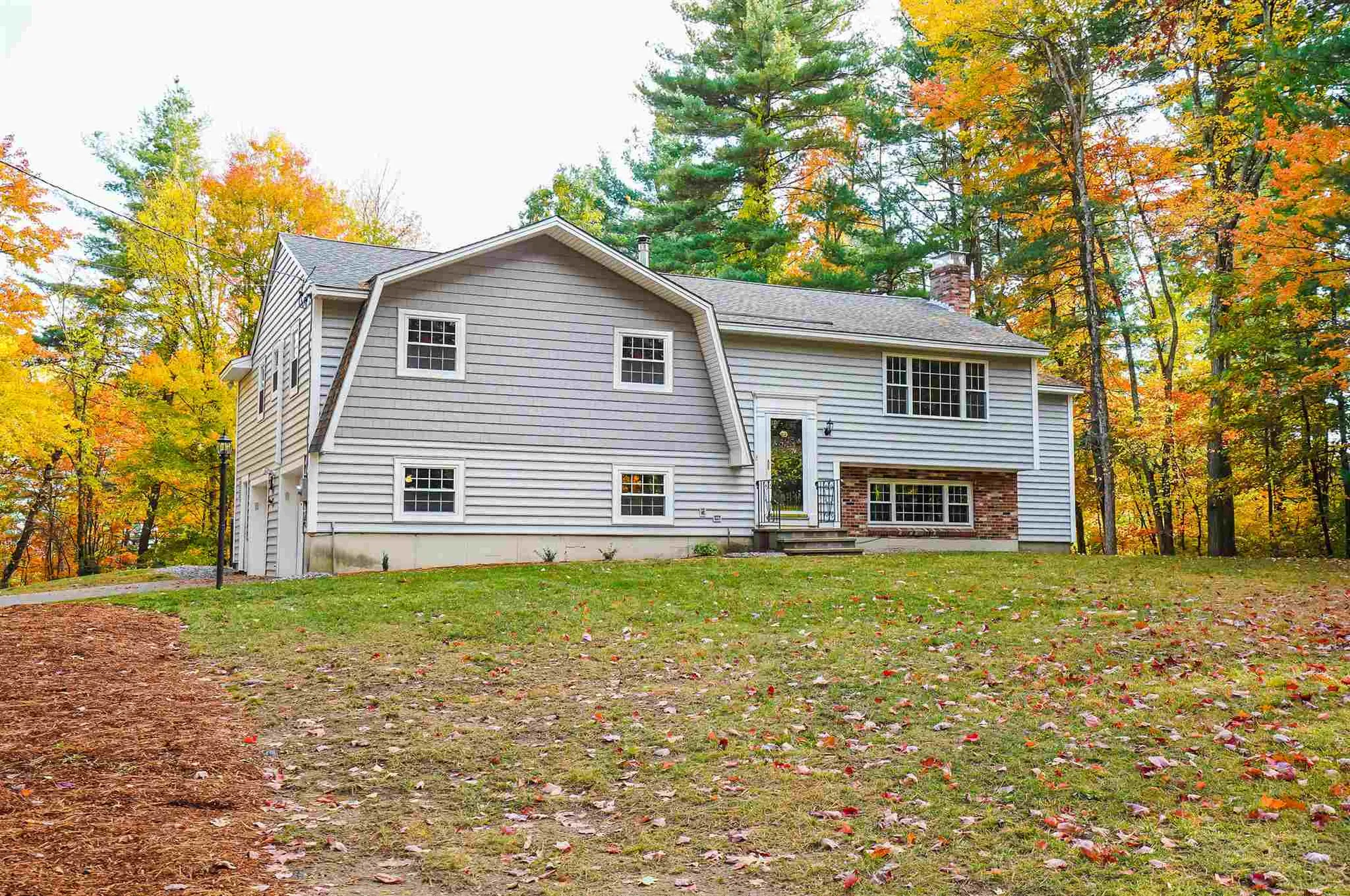 15 King Richard Drive Londonderry NH 03053