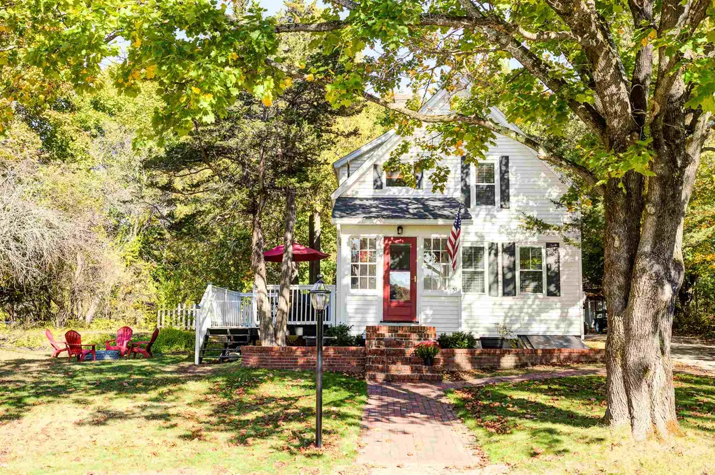 37 Farrington Avenue Conway NH 03818