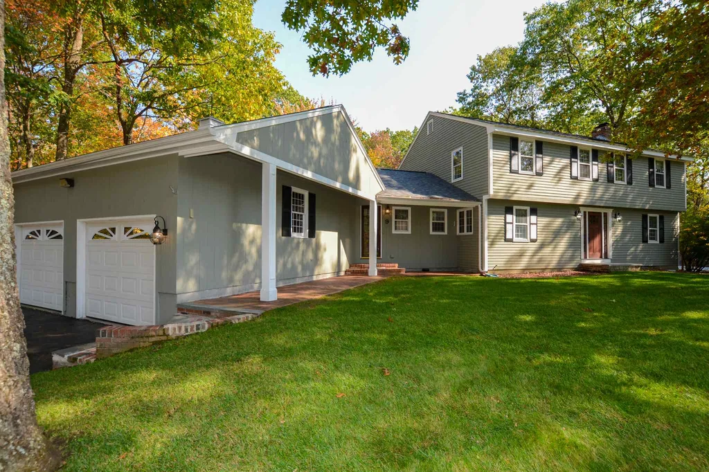 9 Hemlock Circle Sandown NH 03873-2407