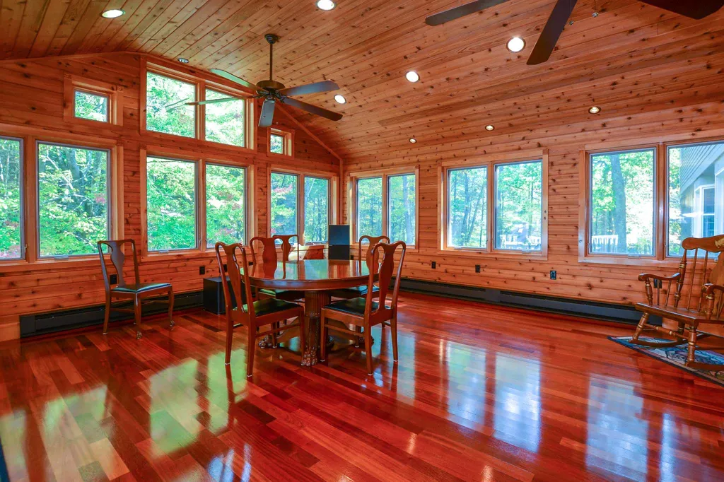 9 Hemlock Circle Sandown NH 03873-2407