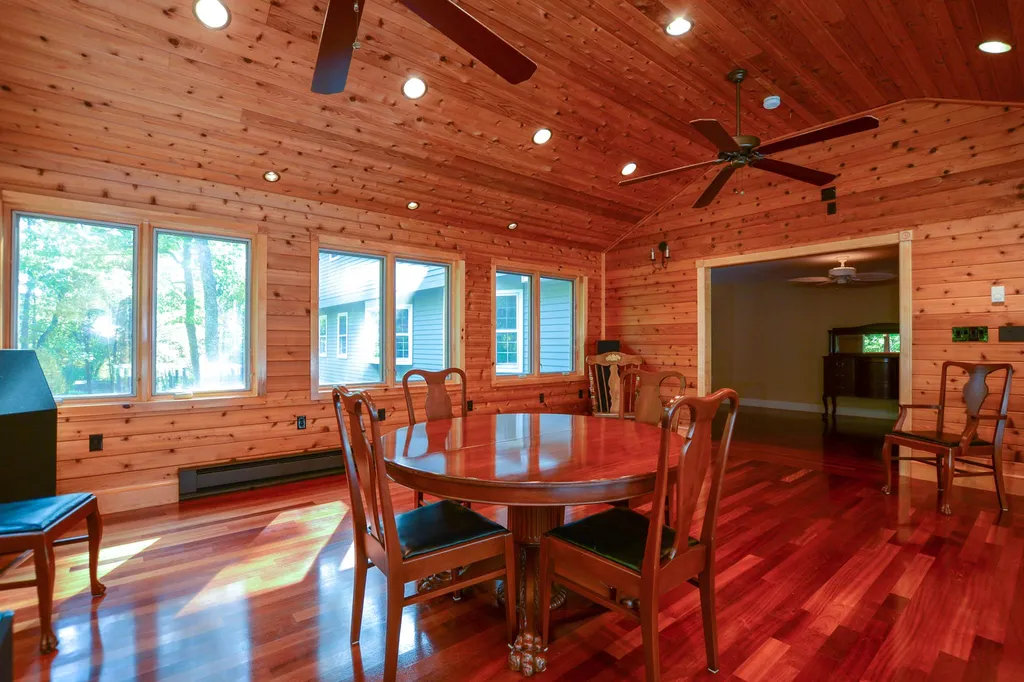 9 Hemlock Circle Sandown NH 03873-2407