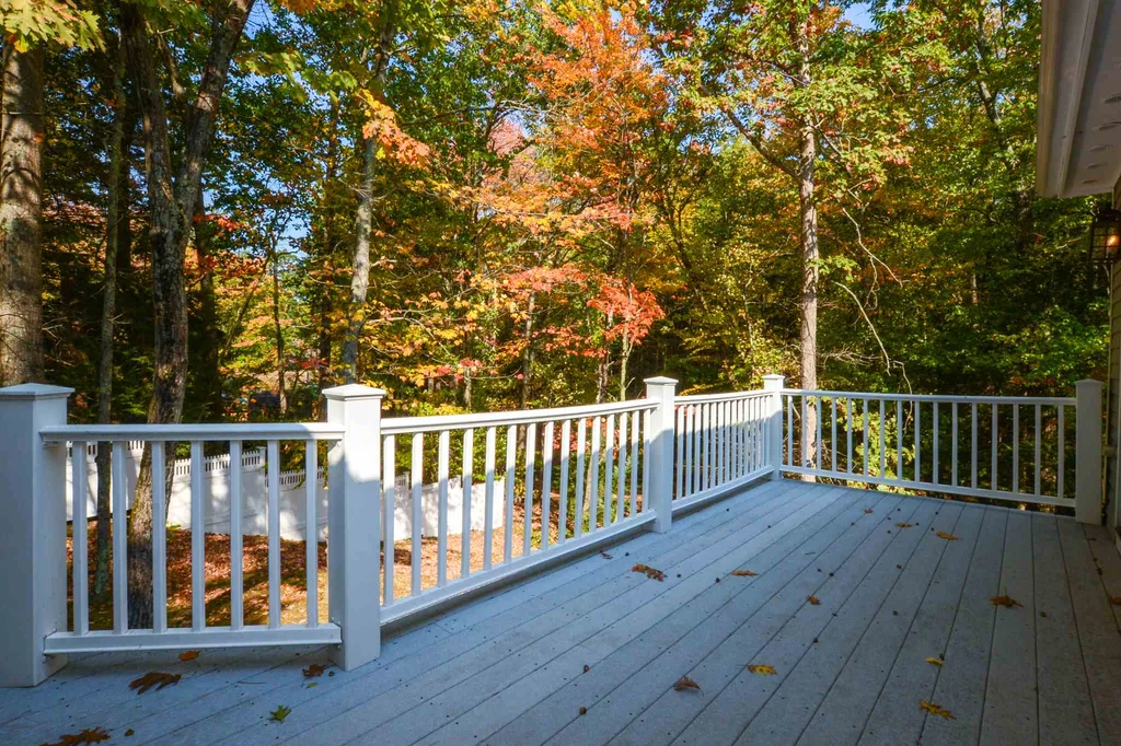 9 Hemlock Circle Sandown NH 03873-2407