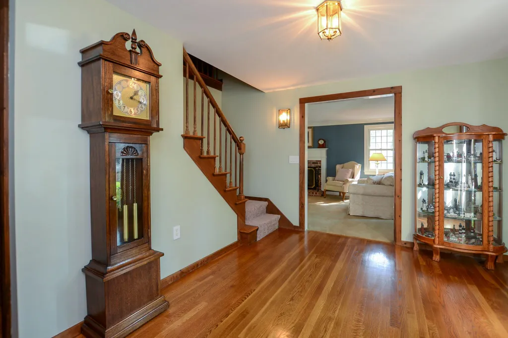 9 Hemlock Circle Sandown NH 03873-2407