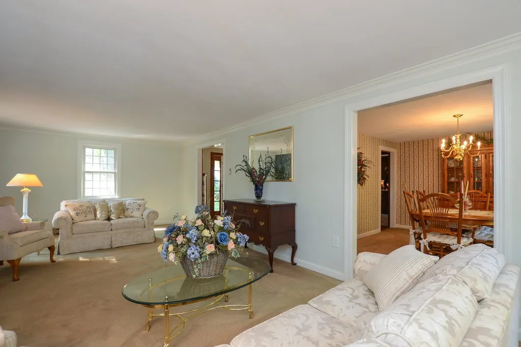 9 Hemlock Circle Sandown NH 03873-2407