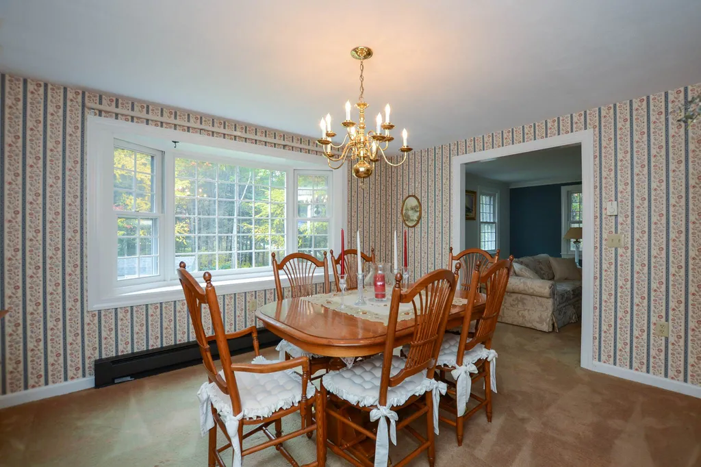 9 Hemlock Circle Sandown NH 03873-2407