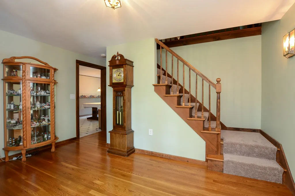 9 Hemlock Circle Sandown NH 03873-2407