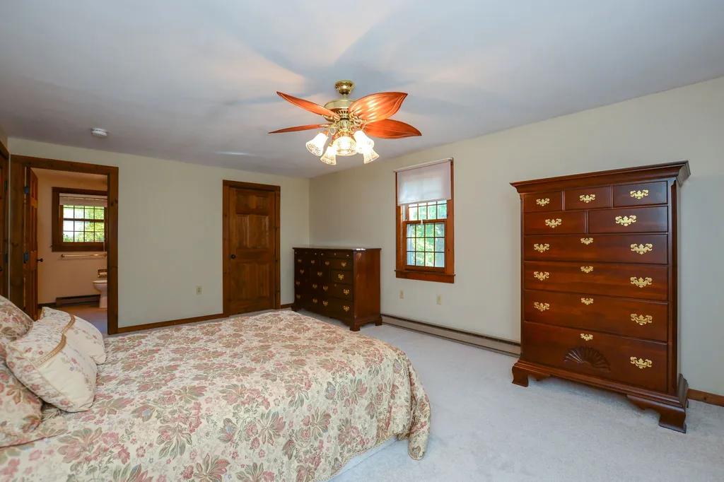 9 Hemlock Circle Sandown NH 03873-2407