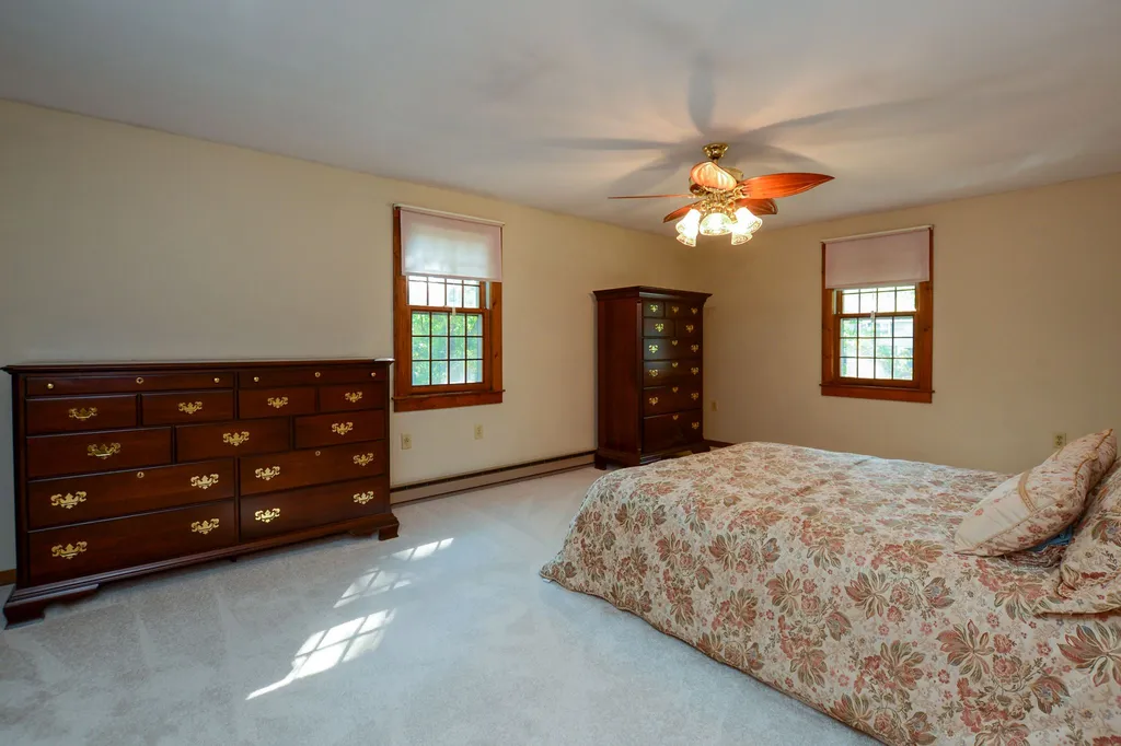 9 Hemlock Circle Sandown NH 03873-2407