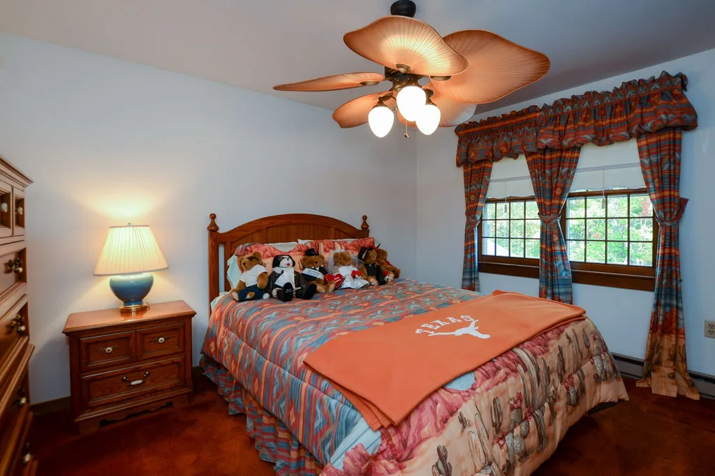 9 Hemlock Circle Sandown NH 03873-2407