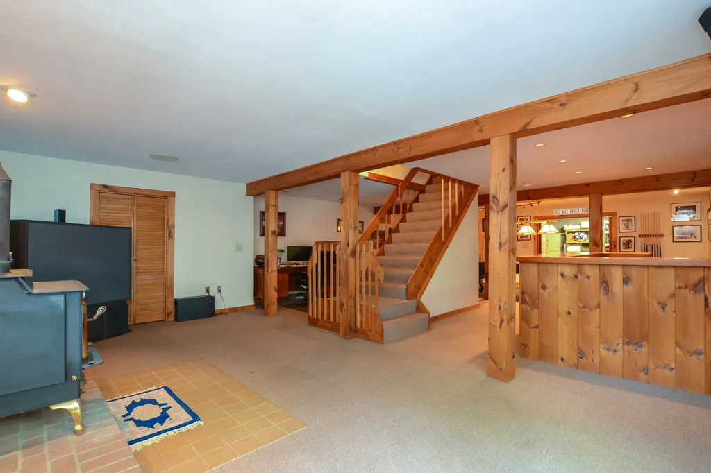 9 Hemlock Circle Sandown NH 03873-2407