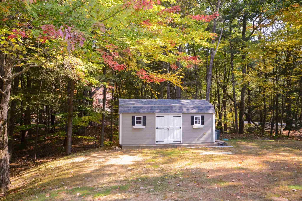 9 Hemlock Circle Sandown NH 03873-2407