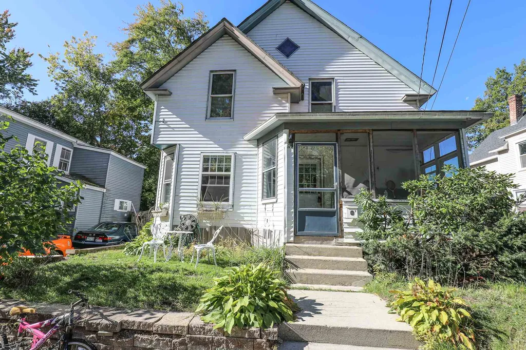 6 Desmarais Avenue Derry NH 03038