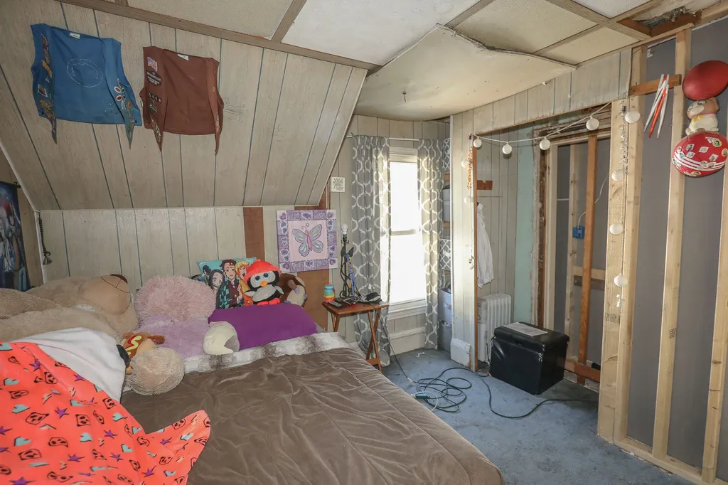 6 Desmarais Avenue Derry NH 03038