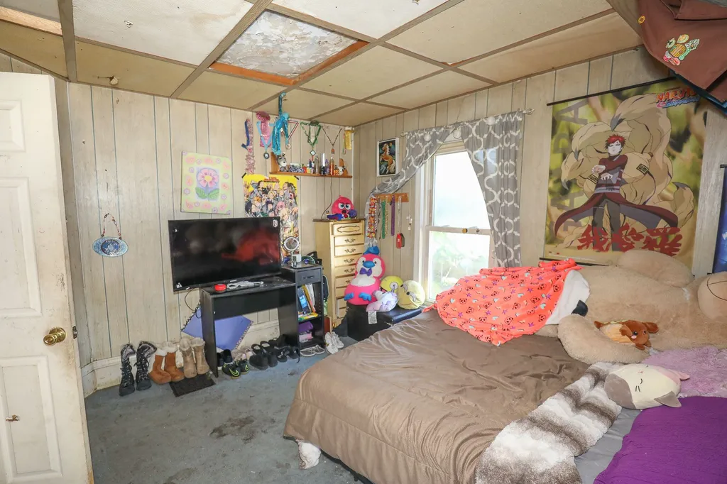 6 Desmarais Avenue Derry NH 03038