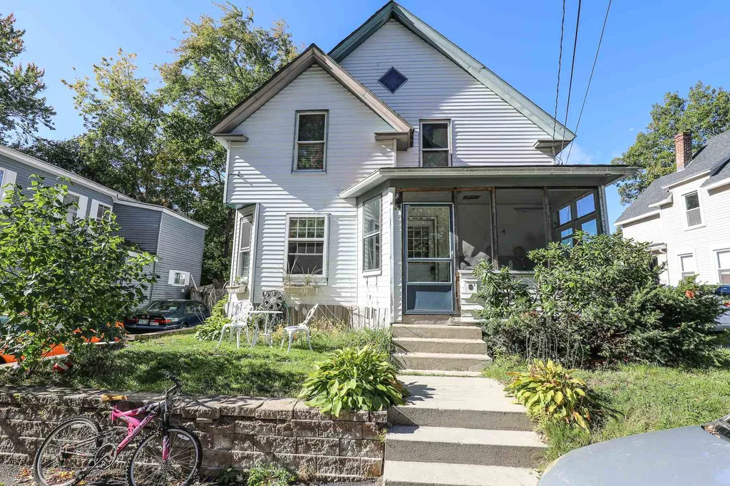 6 Desmarais Avenue Derry NH 03038