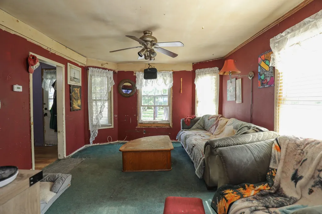 6 Desmarais Avenue Derry NH 03038