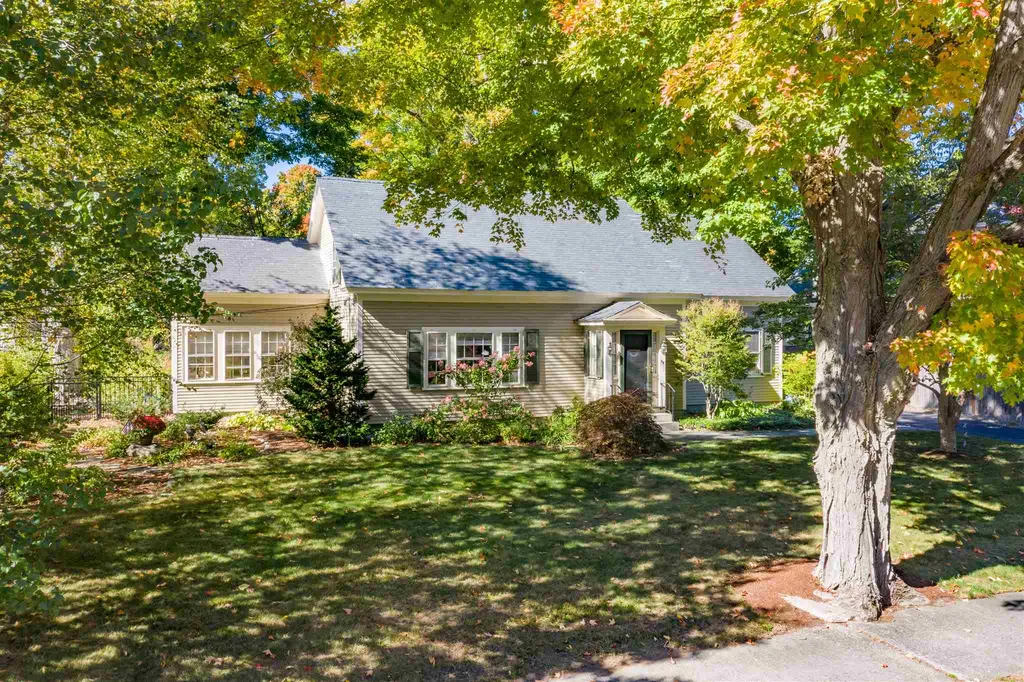 32 Chester Street Nashua NH 03064