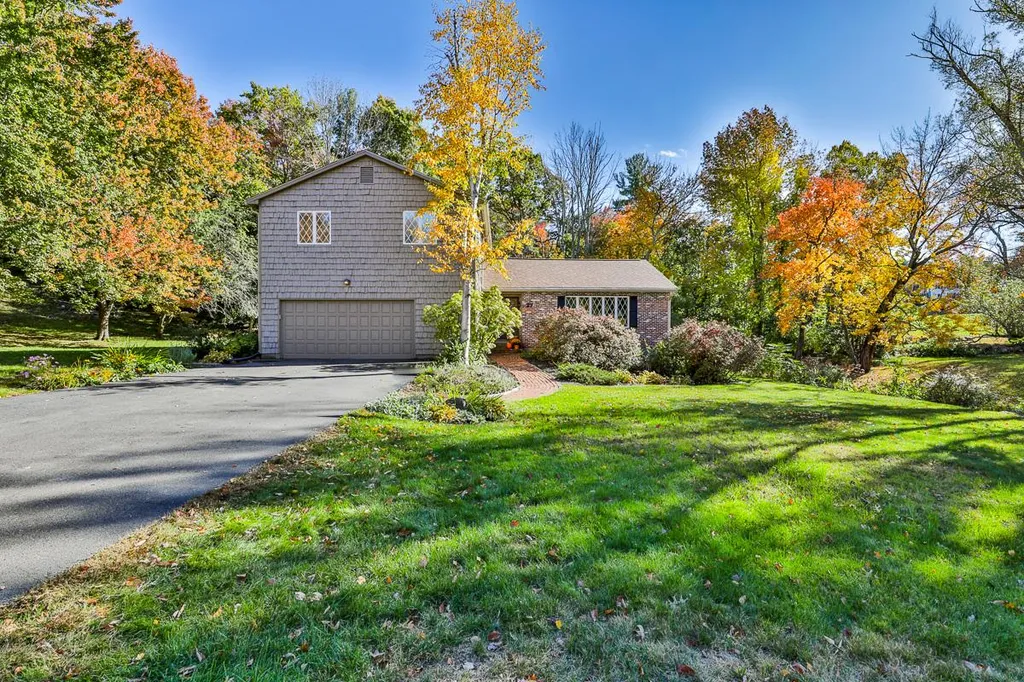 27 Browning Avenue Nashua NH 03062-2478