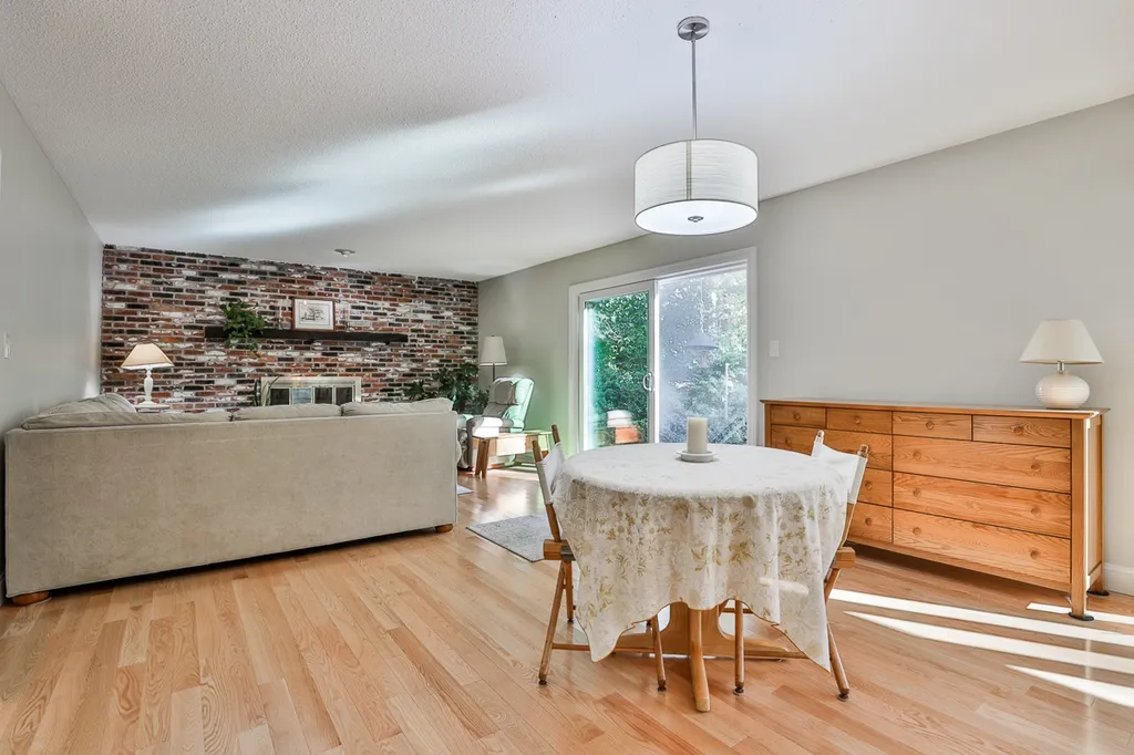 27 Browning Avenue Nashua NH 03062-2478