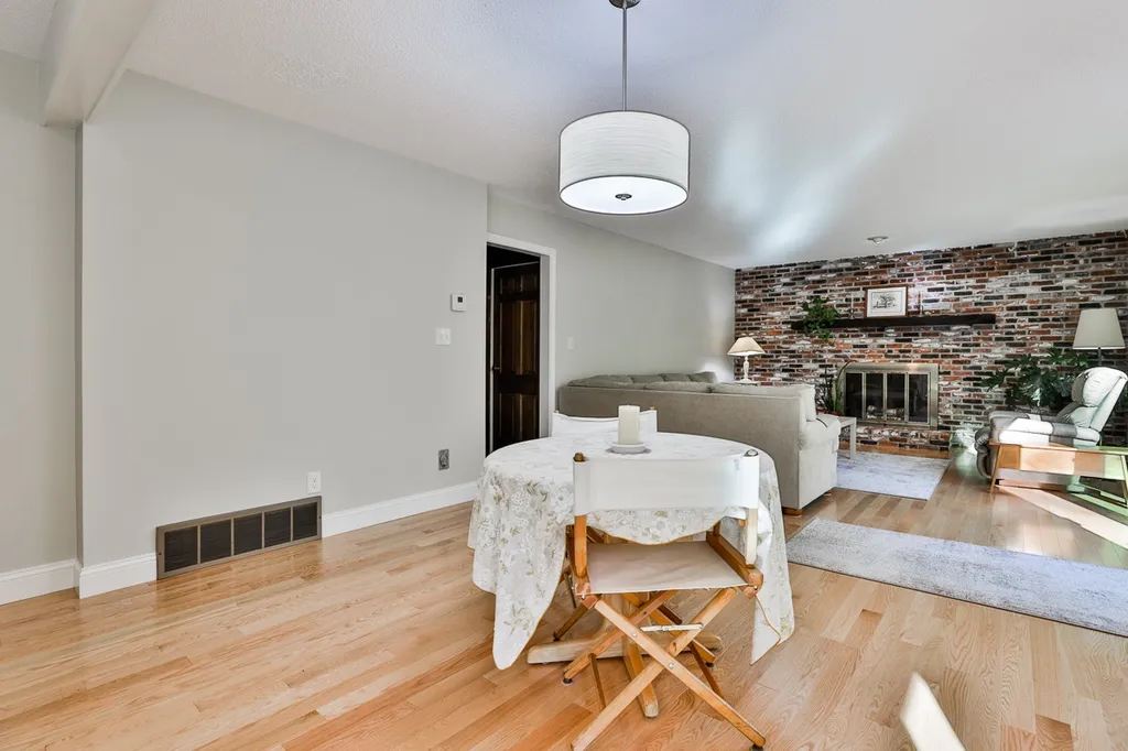 27 Browning Avenue Nashua NH 03062-2478