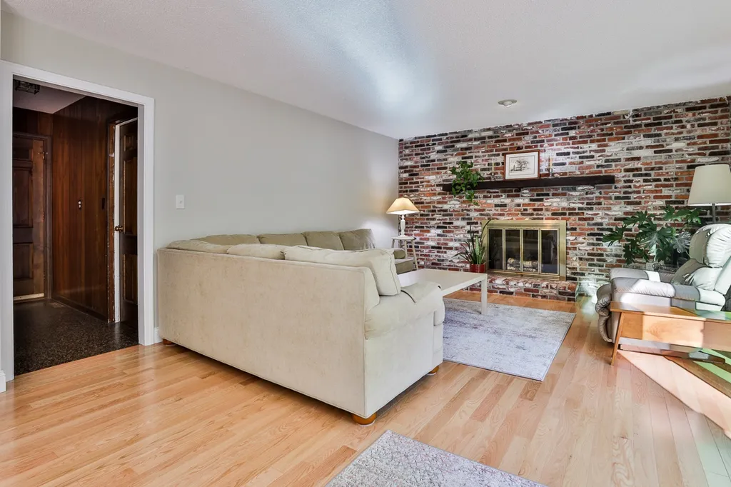 27 Browning Avenue Nashua NH 03062-2478