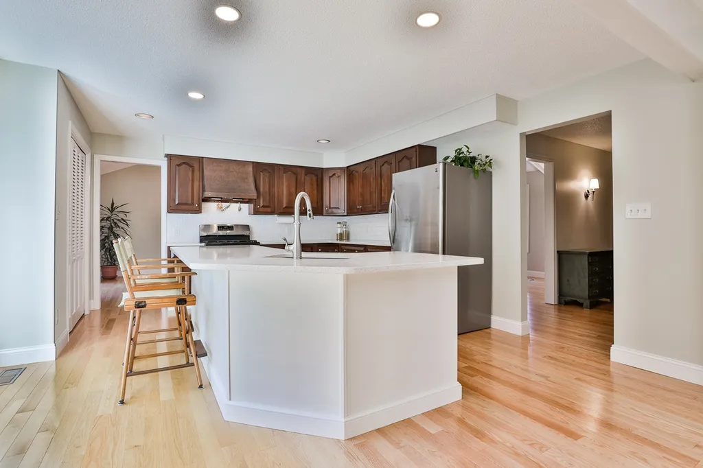 27 Browning Avenue Nashua NH 03062-2478