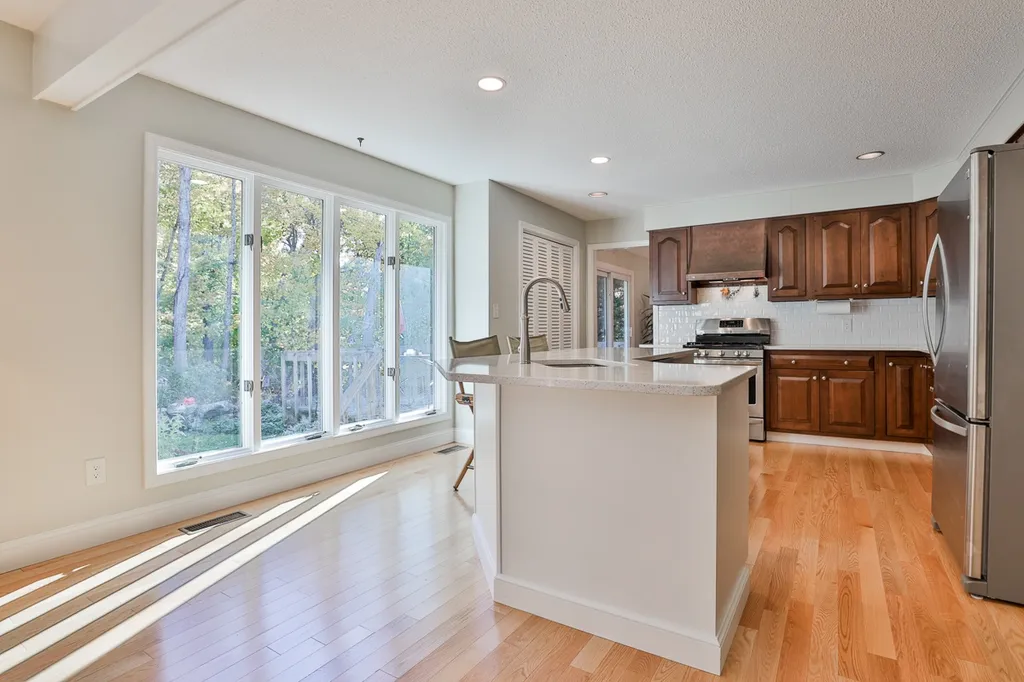 27 Browning Avenue Nashua NH 03062-2478