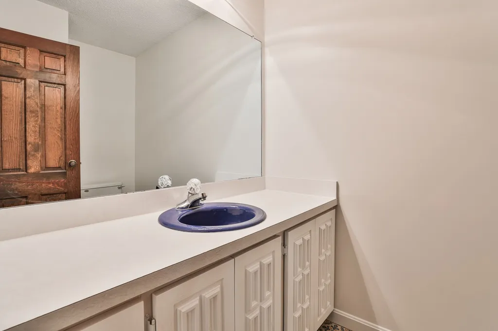 27 Browning Avenue Nashua NH 03062-2478