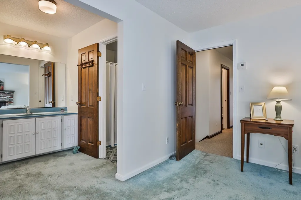 27 Browning Avenue Nashua NH 03062-2478